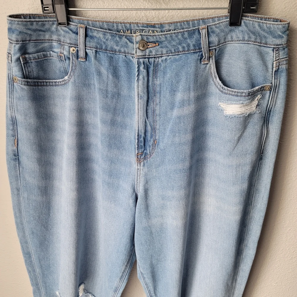 American Eagle Light Wash Tapered Leg Mom Jean 20 Long Color Cool Classic